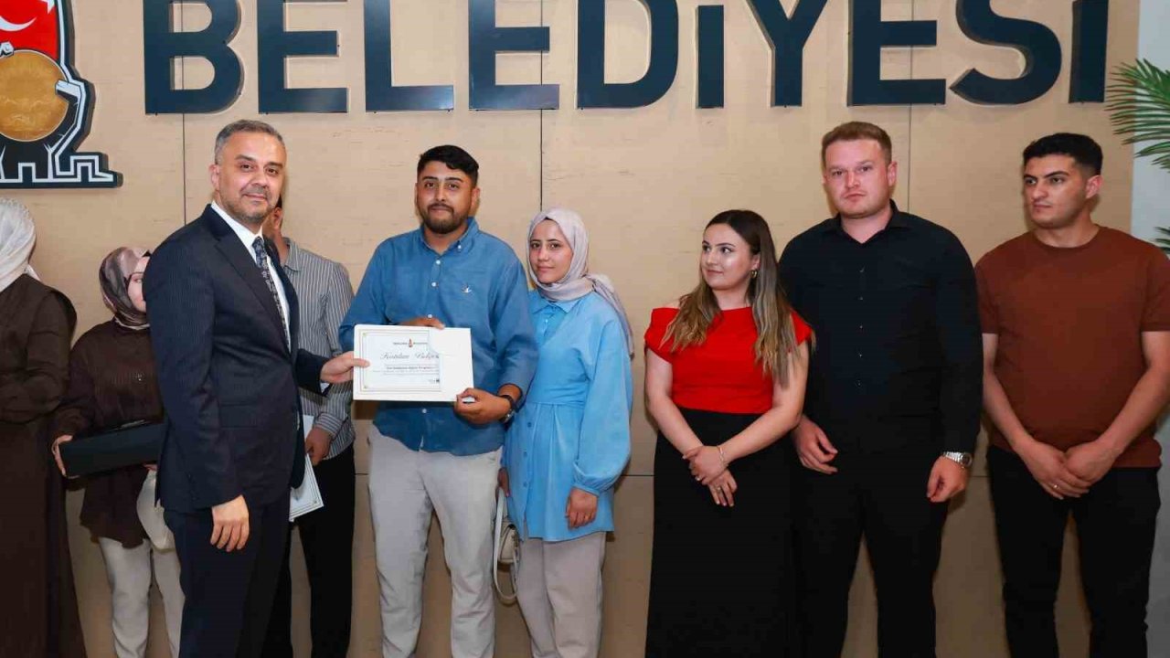 Onikişubat Belediyesi Evlilik Okulu’nun ilk mezunları sertifikalarını aldı