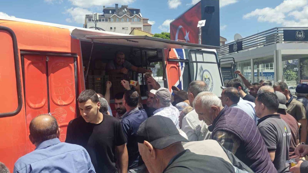 Alaca Belediyesi’nden vatandaşlara aşure ikramı
