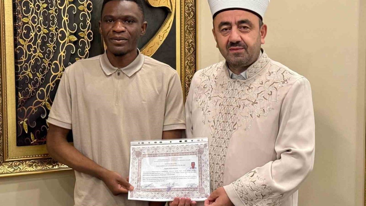 Müslüman olan Zambiyalı Singoma Musa ismini aldı