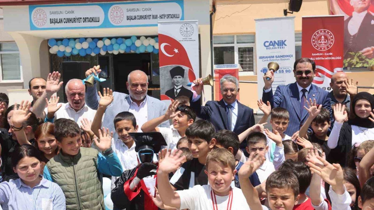 Başkan Sandıkçı, öğrencilerin karne heyecanına ortak oldu