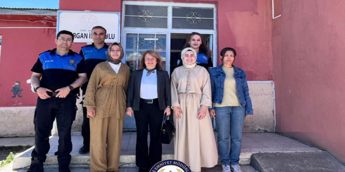 Kars’ta Köy Okulunda Karne Sevinci ve Emniyetten Anlamlı Ziyaret