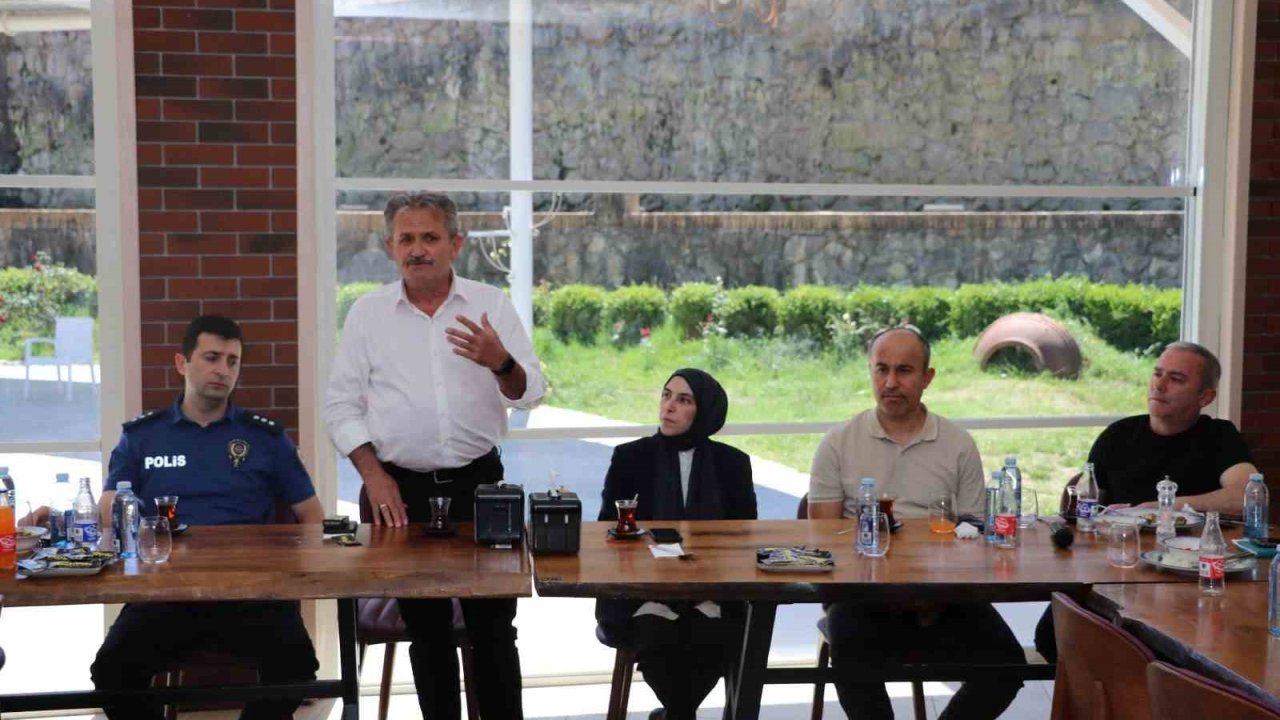 Kaymakamı Şendur’a veda etti