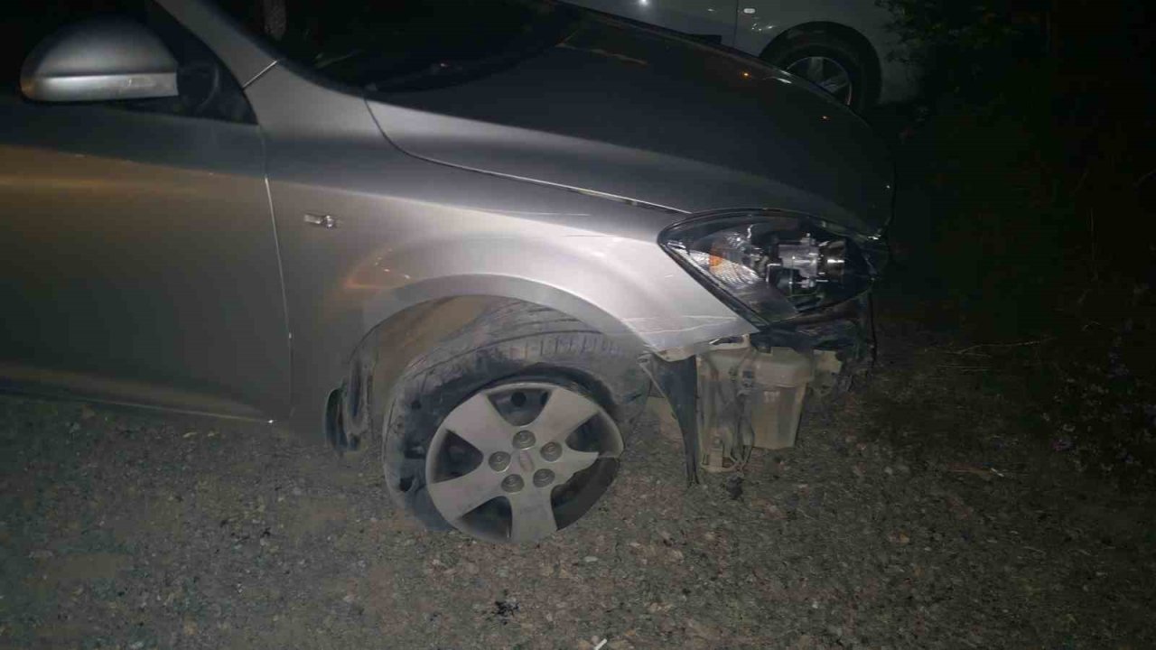 Bolu’da yön levhasına çarpıp kaçan alkollü sürücü kamerada bulundu
