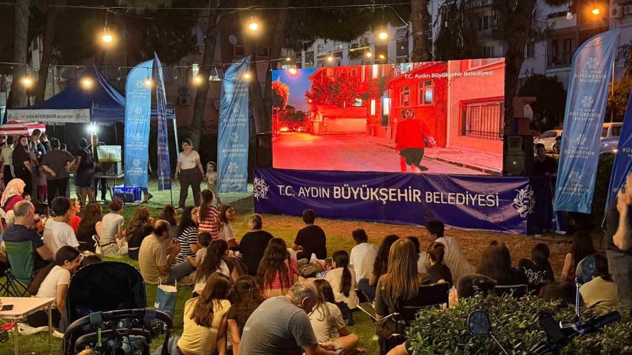 Aydın Büyükşehir Belediyesi’nin açık hava sinema etkinlikleri sürüyor