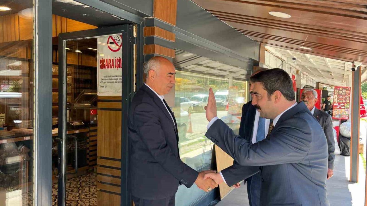Arpaçay Kaymakamı Muhammed Burak Akköz vatandaşlarla vedalaştı