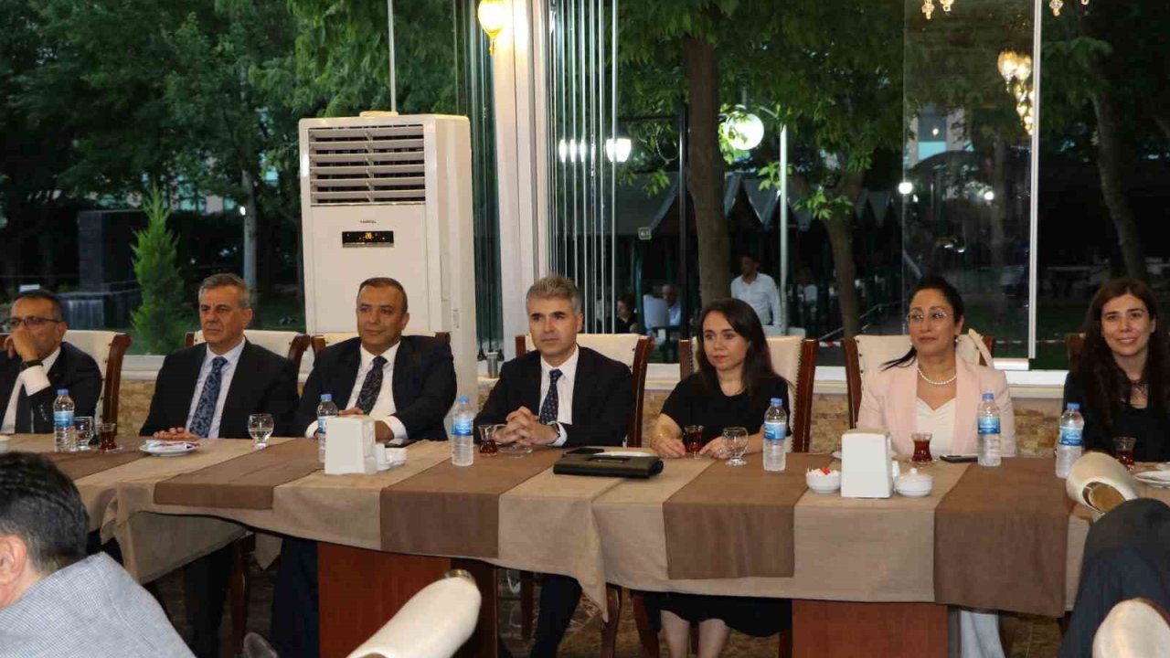 Gaziantep’te görev yerleri değişen hakim ve Cumhuriyet savcılarına veda programı düzenlendi