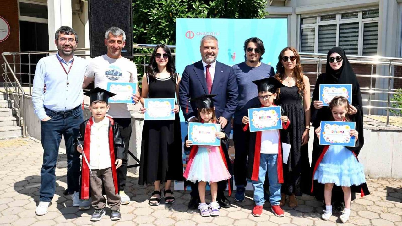 Anadolu Üniversitesi’nde gurur günü: Sevgi ve sabrın mezuniyeti