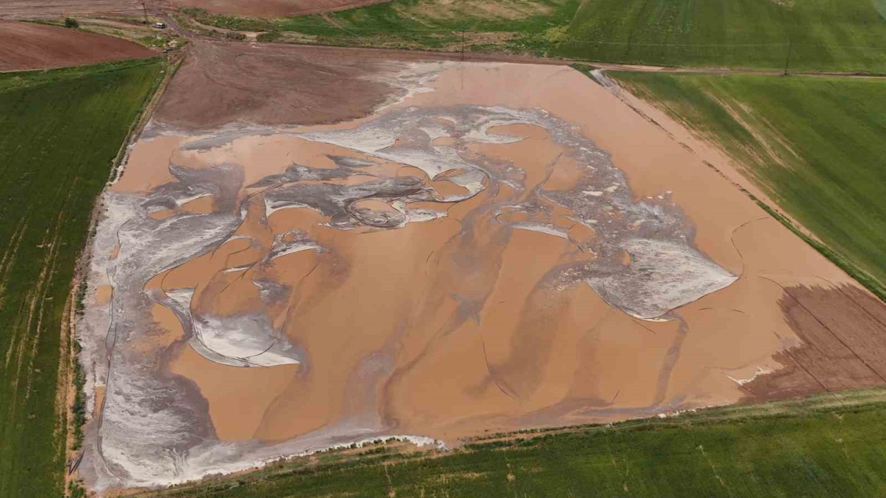 Ahlat’ta sel tarım arazilerine zarar verdi