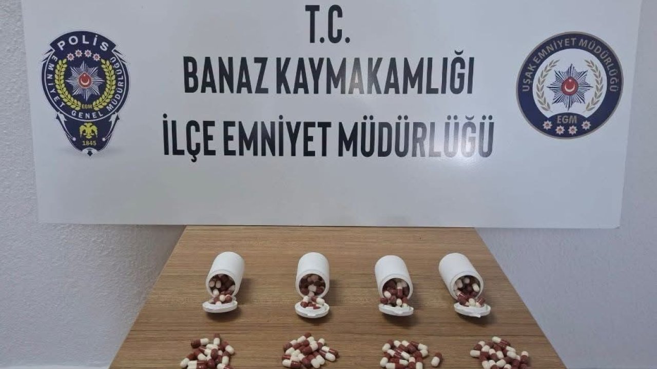 Uşak’ta polisten kaçan araçtan atılan poşette 197 adet sentetik ecza hapı ele geçirildi