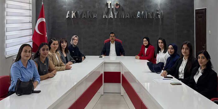 Akyaka Kaymakamlığı, Eğitimde Fark Yaratan Öğretmenleri Başarı Belgesiyle Ödüllendirdi