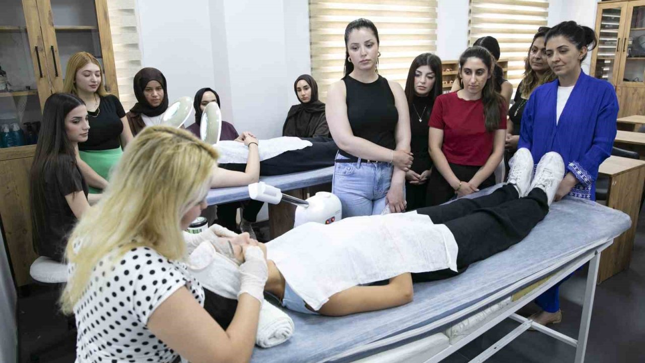 MERCEK’ten gençlere meslek ve kariyer desteği
