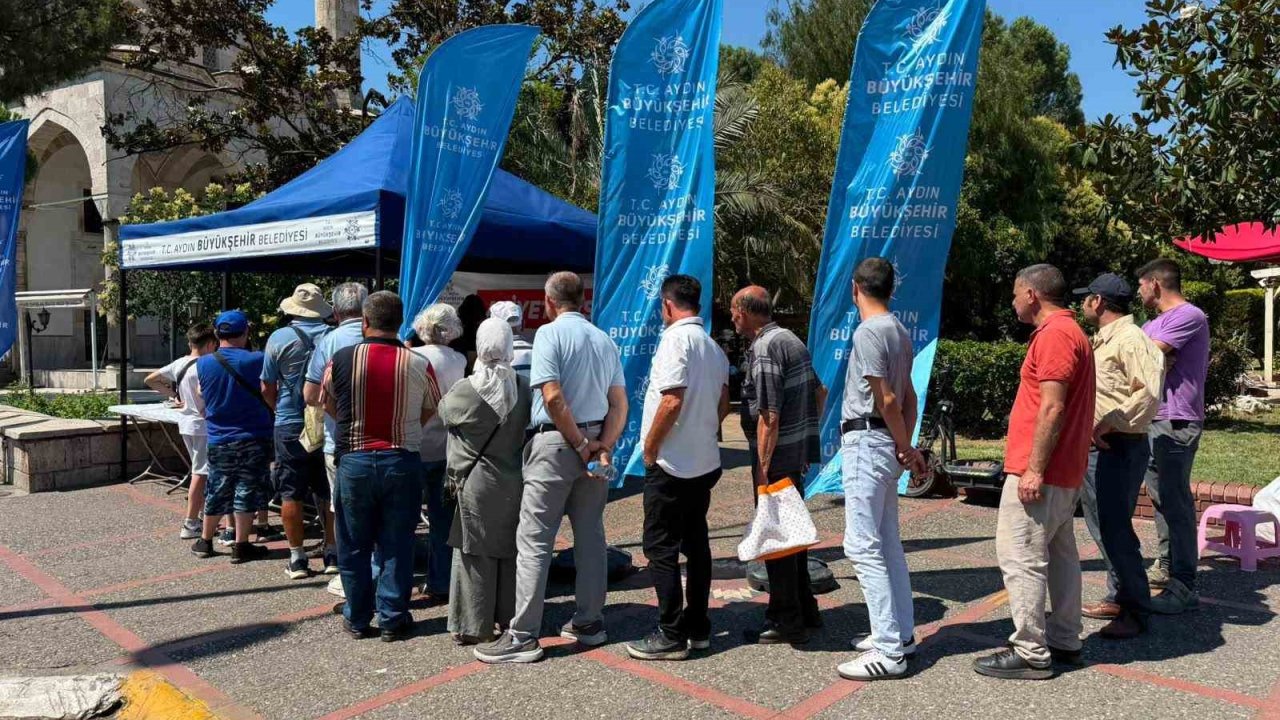 Büyükşehir’den vatandaşlara aşure ikramı
