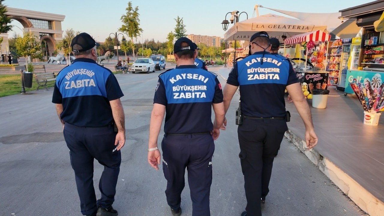 Zabıtanın Millet Bahçesi’ndeki denetimleri devam ediyor