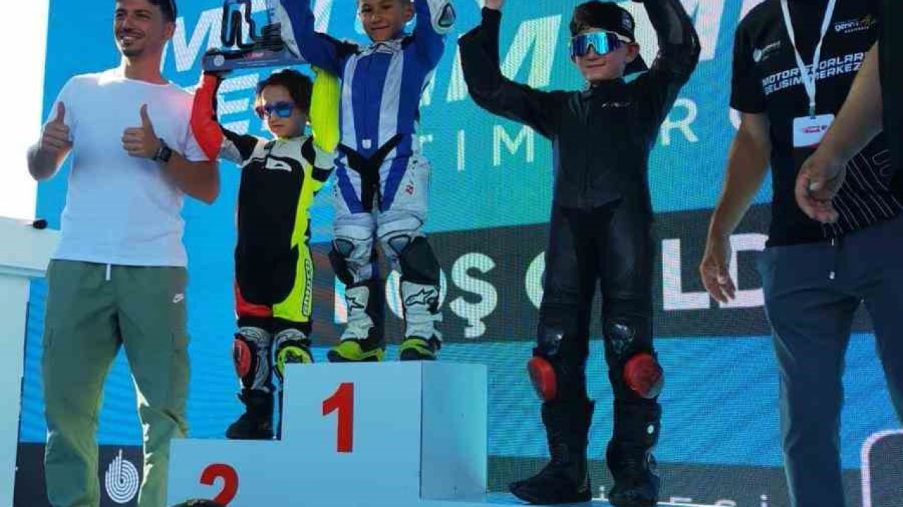 5 yaşındaki sporcu Türkiye Süpermoto Şampiyonası’nda şampiyonluğa ulaştı
