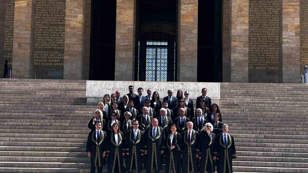 Uyuşmazlık Mahkemesi Başkanı Güleç, Anıtkabir’i ziyaret etti