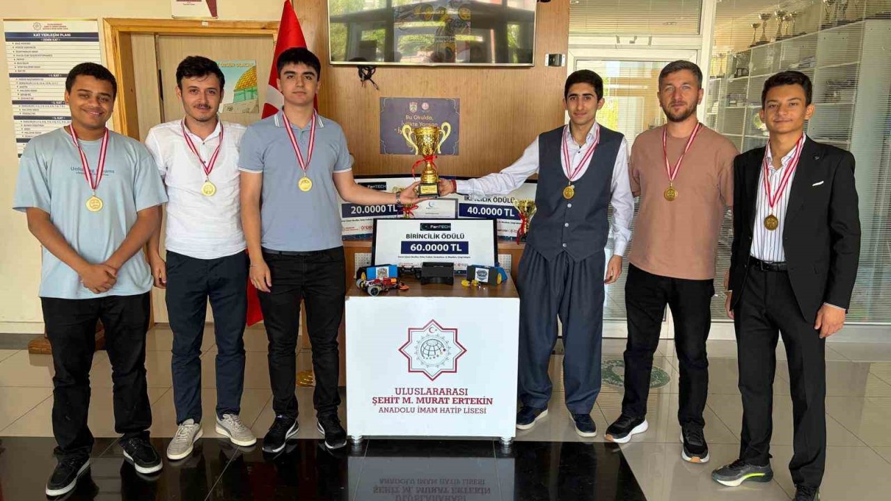Afrikalı ve Türk öğrenciler tasarlayıp geliştirdikleri robotlarla Türkiye şampiyonu oldular