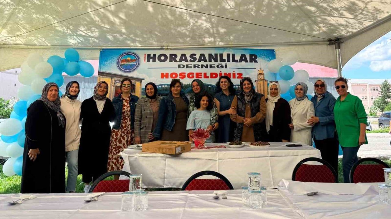 "Bahçe bizden, bohça sizden"  diyerek buluştular