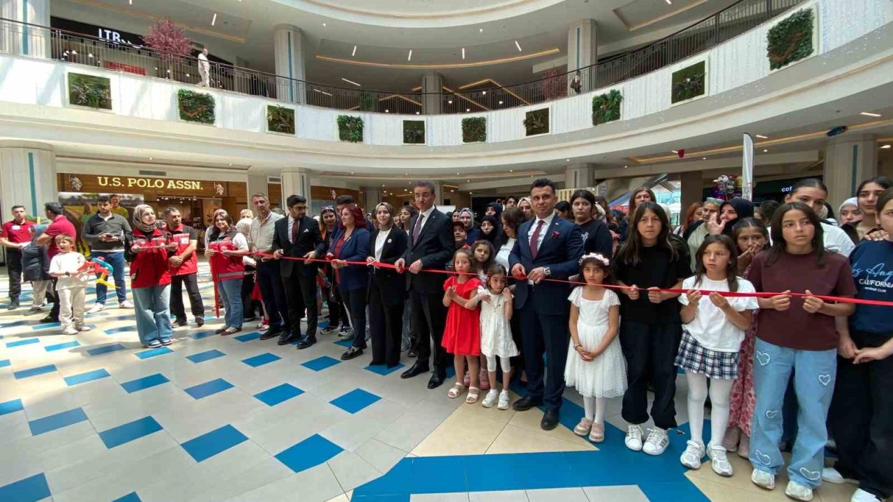 Erzurum’da koruyucu aile farkındalık sergisi yoğun ilgi gördü
