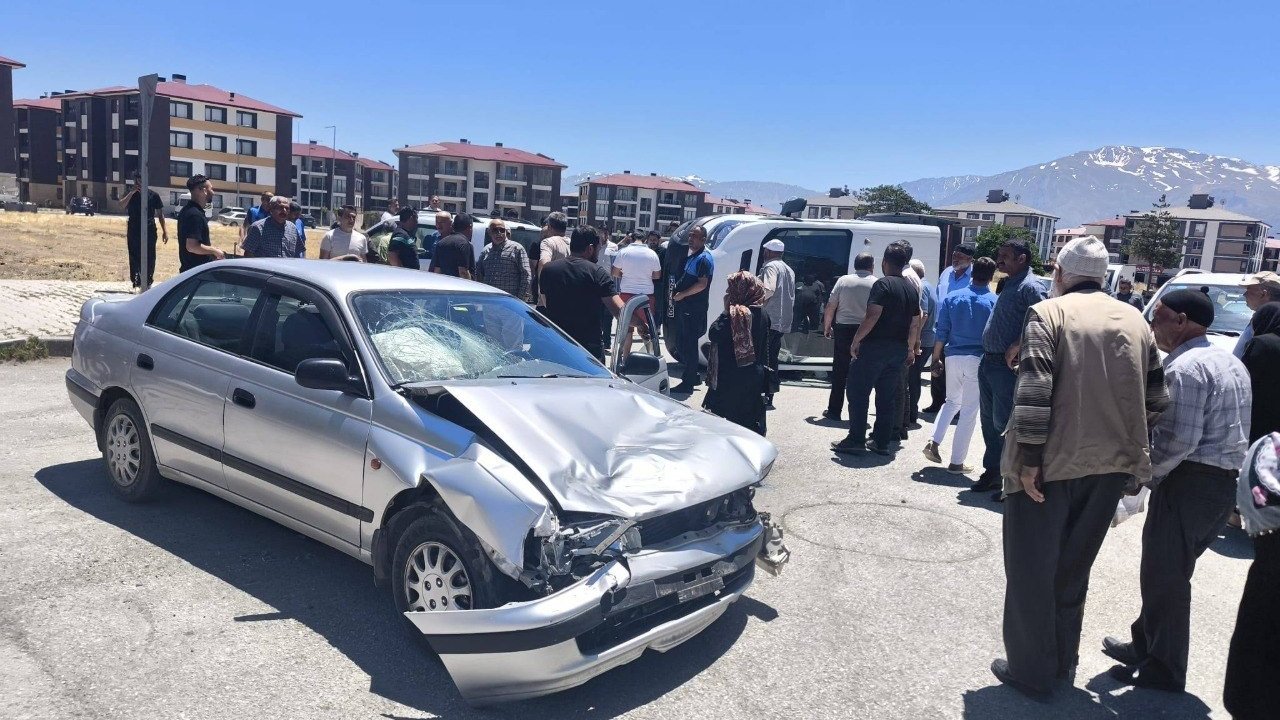 Erzincan’da maddi hasarlı trafik kazası