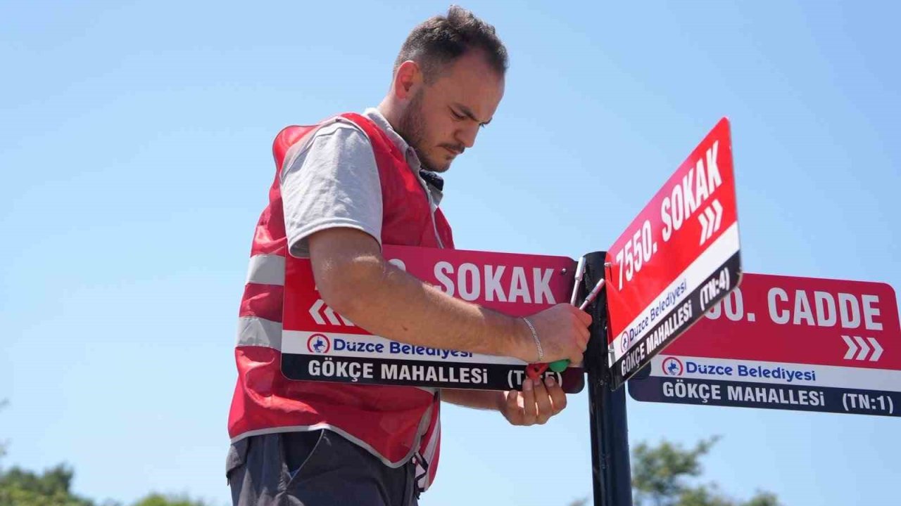 Durak ve sokak tabelası talepleri yerine getirildi