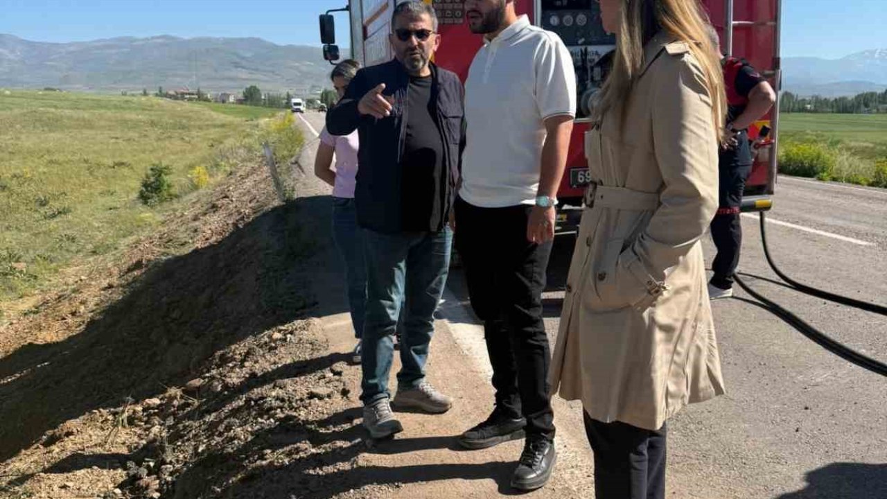 Bayburt’ta yakıt yüklü tankerin devrildiği bölgede çevresel inceleme yapıldı