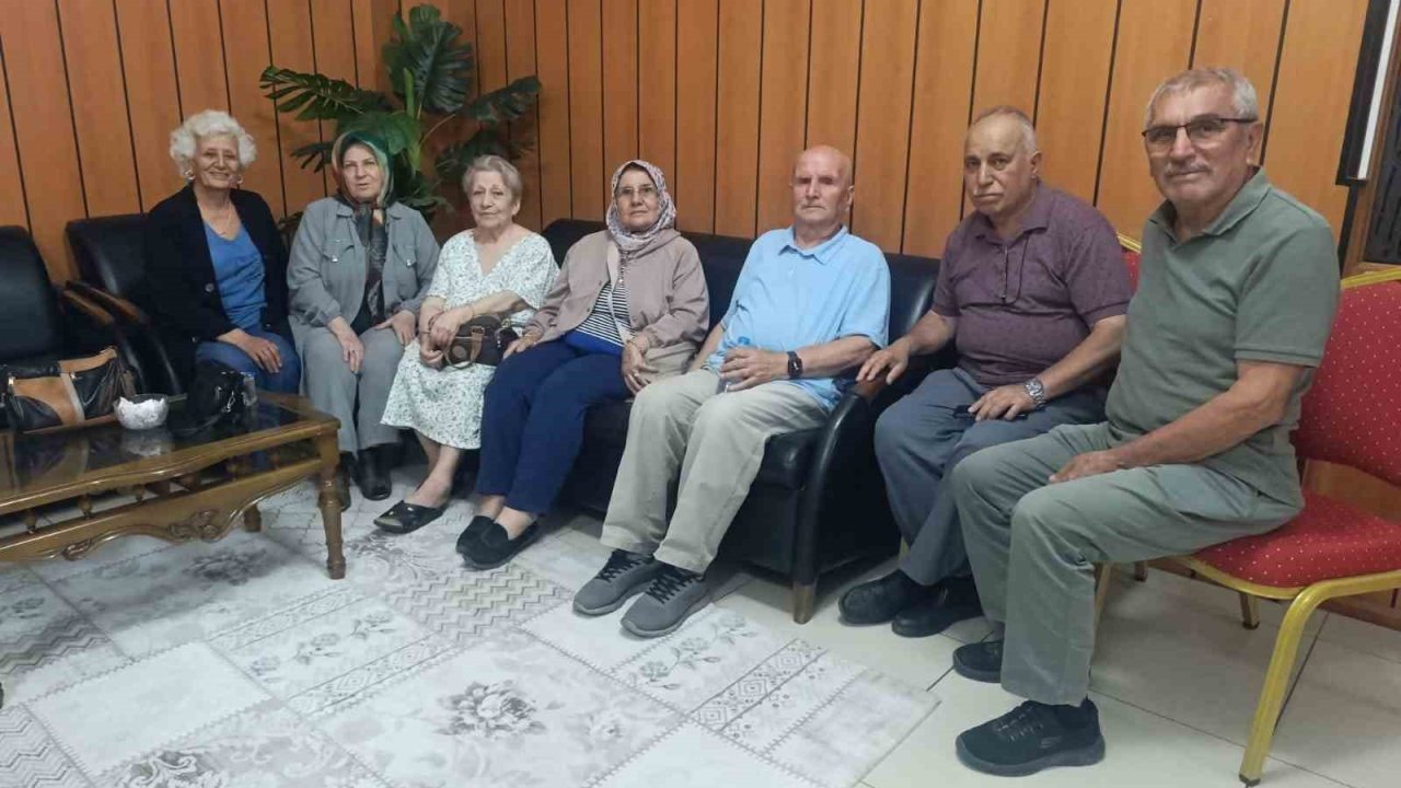 Emekli öğretmenler öğrencileriyle buluştu