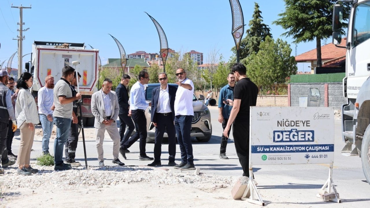 Niğde’de altyapısı tamamlanan yollar sıcak asfaltla yenileniyor