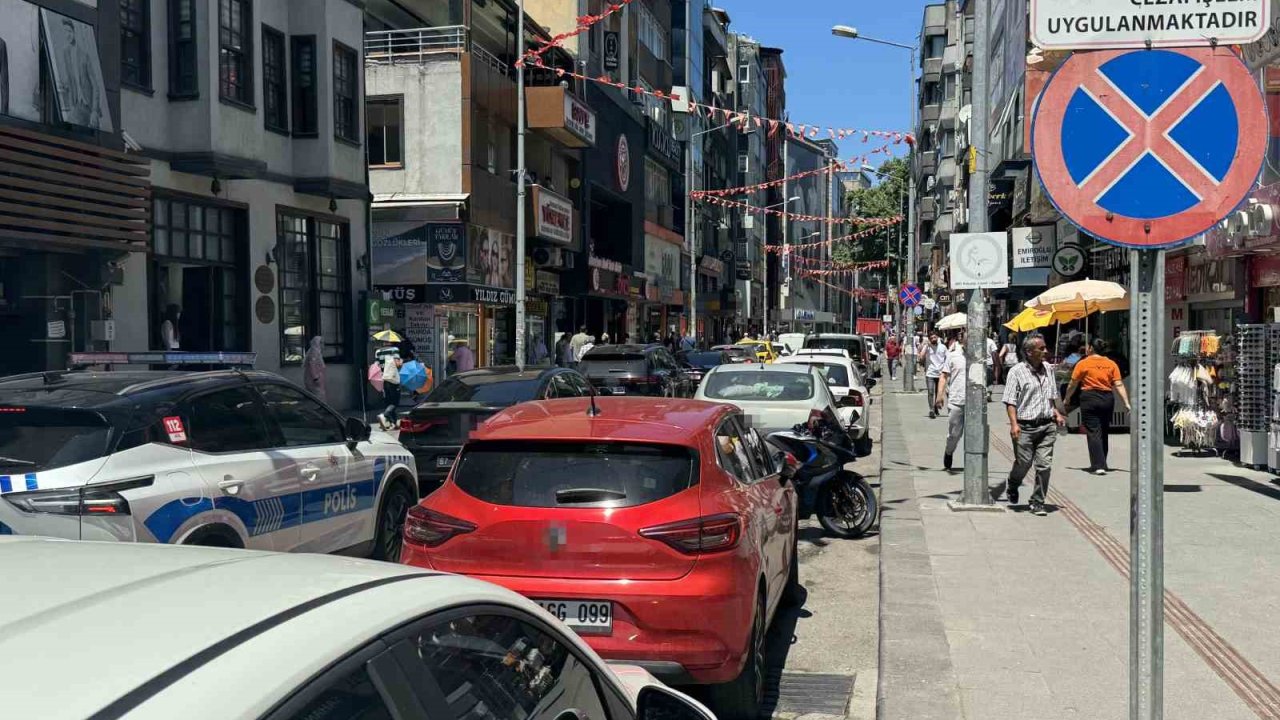 Hatalı parklar trafiği zaman zaman aksatıyor