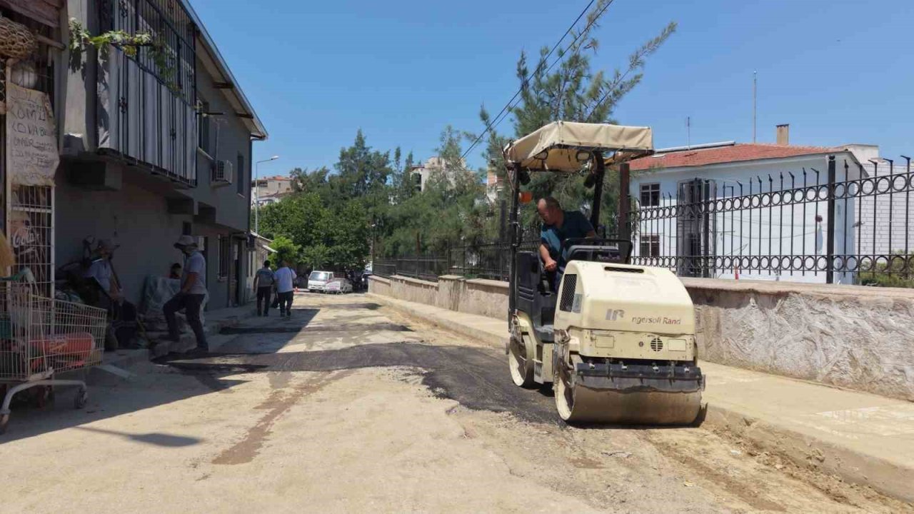 Şehzadeler’de altyapısı tamamlanan sokaklar asfaltlanıyor