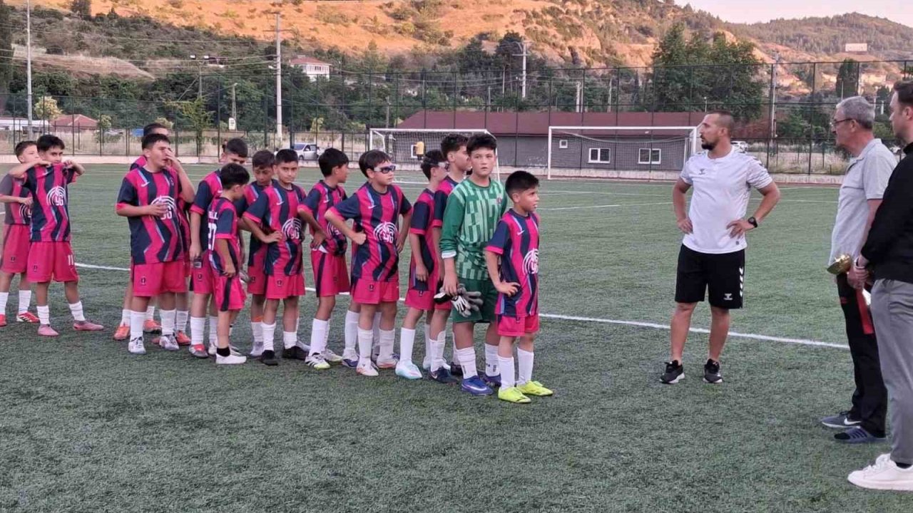 Bilecik U12 Gençler Ligi’nin şampiyonu 4 Eylülspor oldu