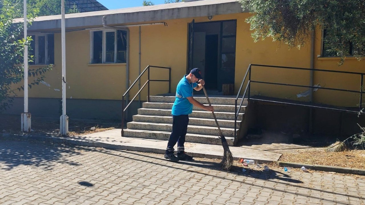 Efeler’de düğün alanlarında temizlik çalışması