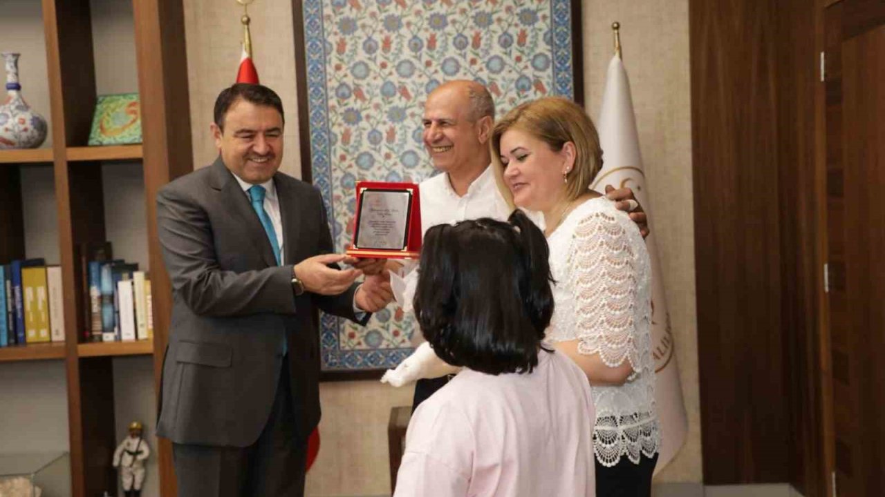 Vali Musa Işın, koruyucu aileler ve çocuklarını valilikte ağırladı