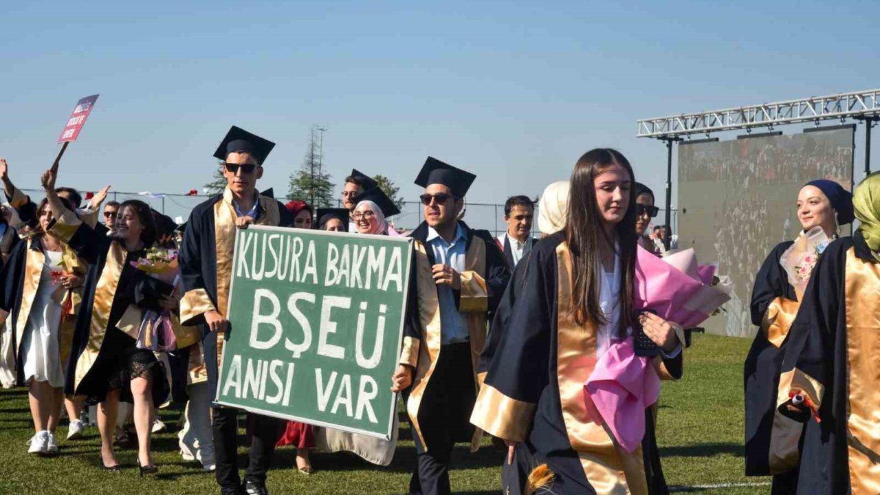 BŞEÜ’de mezuniyet coşkusu