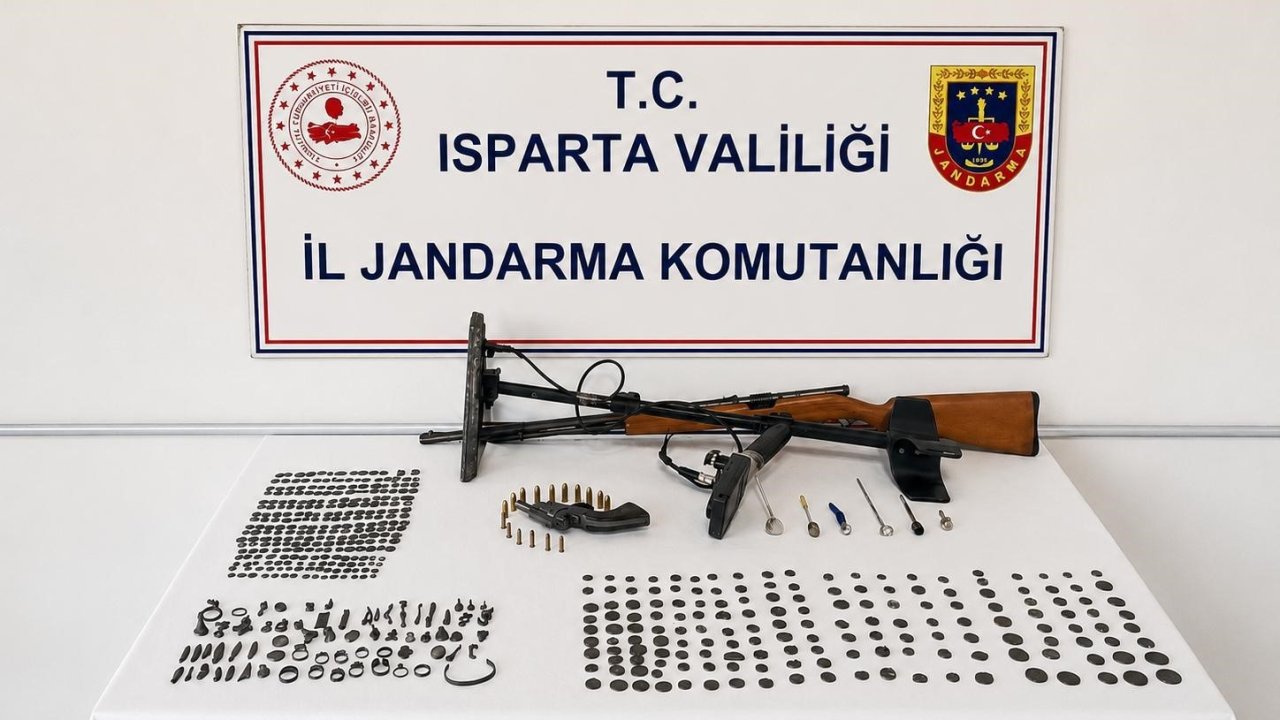 Isparta’da tarihi eser kaçakçılığı operasyonu: 421 sikke ele geçirildi