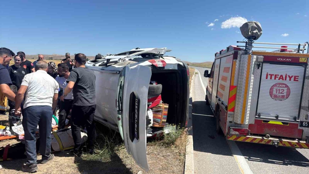 Van’da araçlar çarpıştı: 8 yaralı