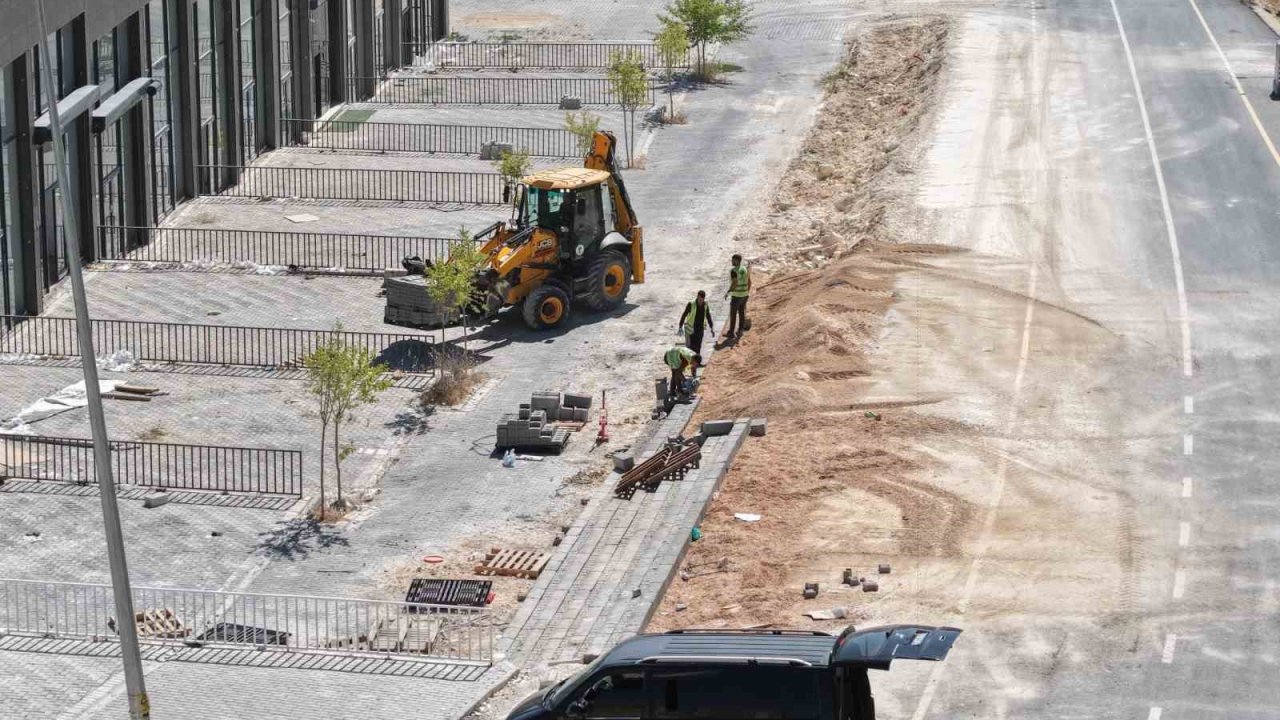 Şehitkamil’de kaldırımlar yenileniyor