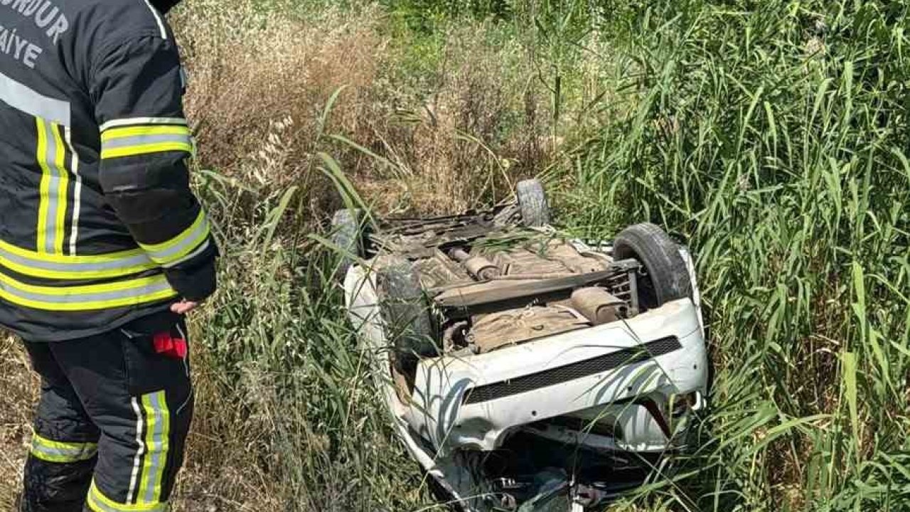 Burdur’da otomobil kanala düştü: 2 yaralı
