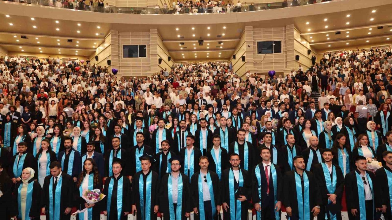 ERÜ Havacılık ve Uzay Bilimleri Fakültesi’nde mezuniyet sevinci