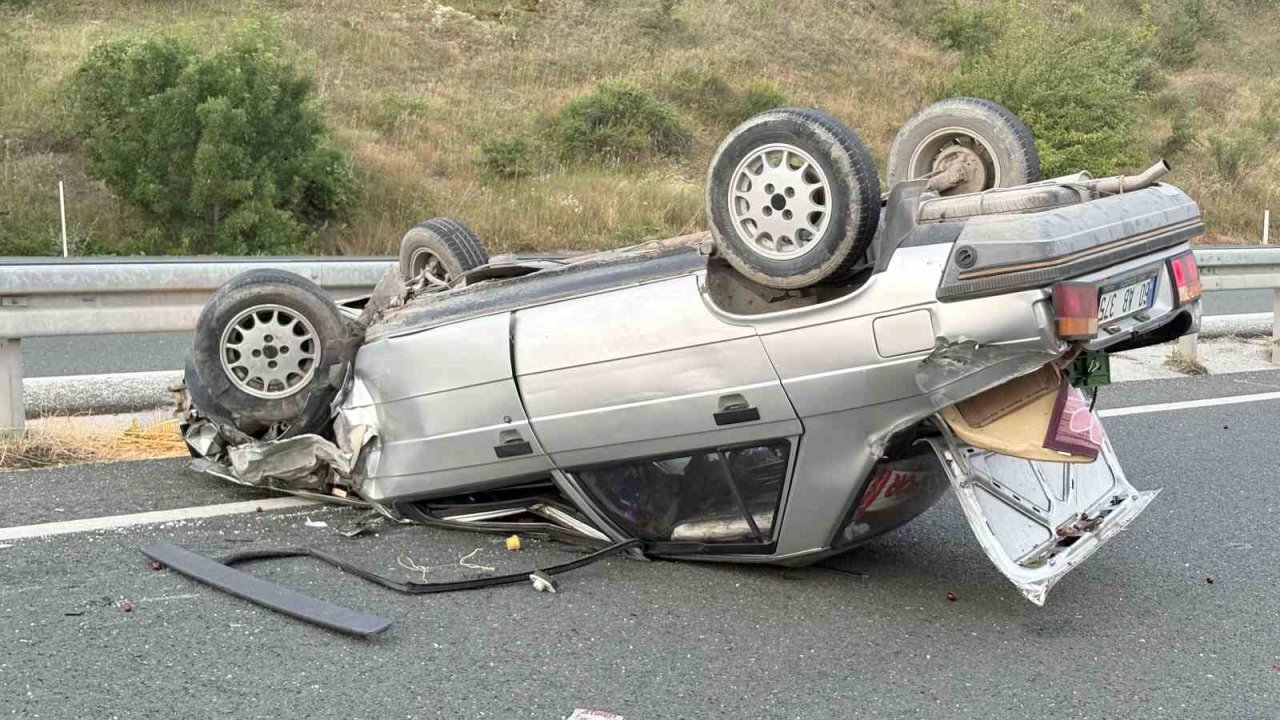 D100’de 3 araçlı trafik kazası: 1 ağır yaralı