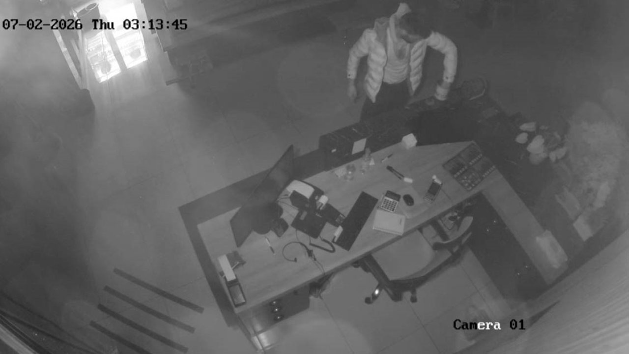 Karaman’da pes dedirten hırsızlık: Camı kırarak içeri giren hırsız DMD hastası çocuğun yardım kumbarasındaki paraları çaldı