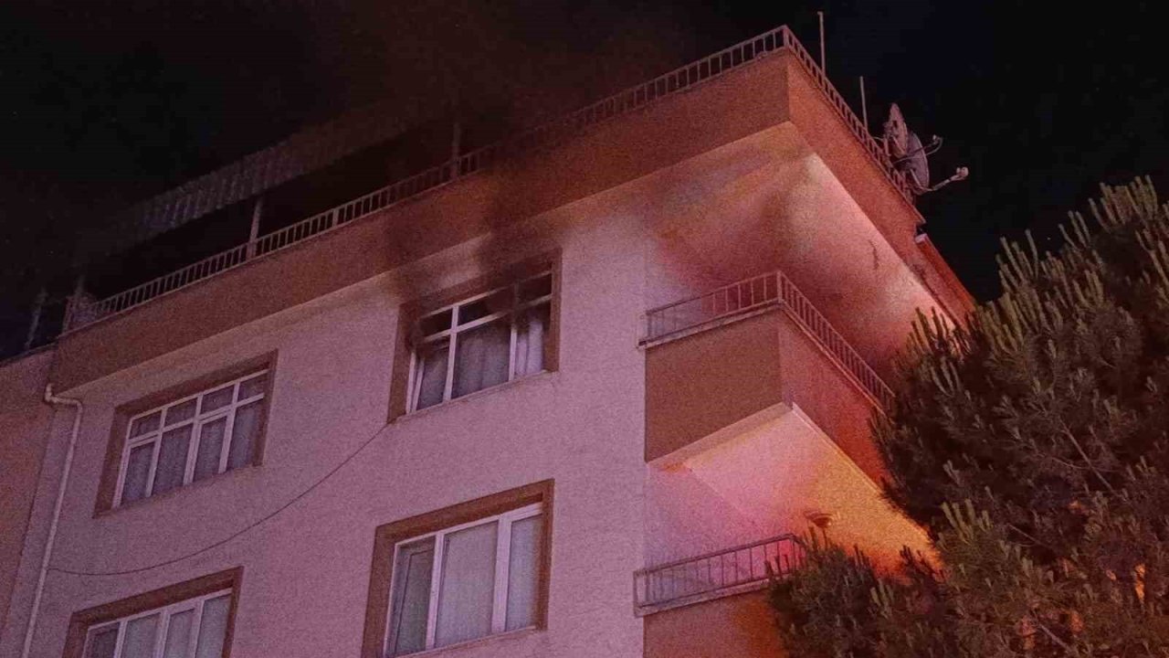 Bursa’da apartman dairesinde çıkan yangın paniğe neden oldu