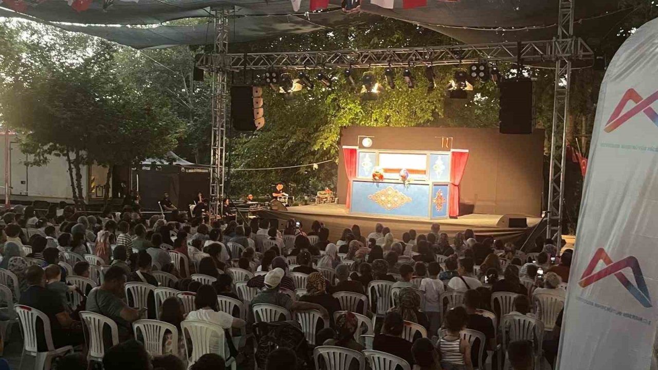 Mersin Şehir Tiyatrosu 13 ilçede 4 binin üzerinde seyirciyle buluştu