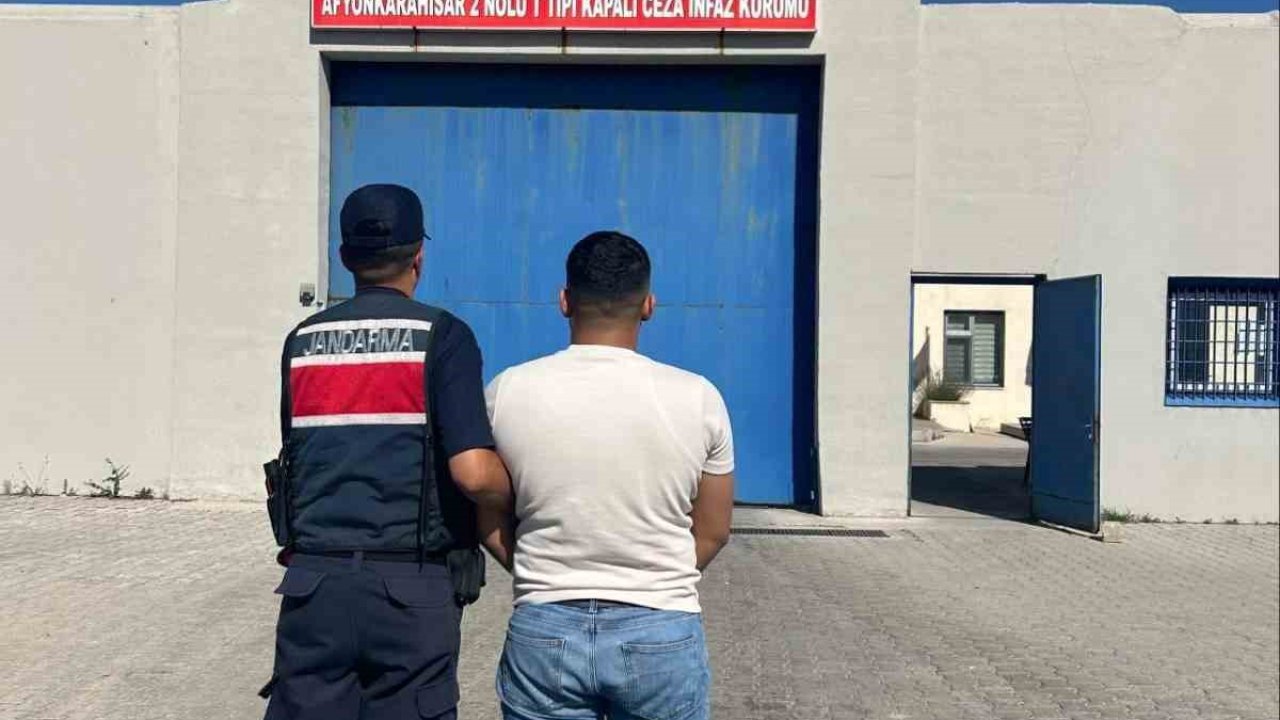Uyuşturucu ticareti suçundan aranan şahsı jandarma yakaladı