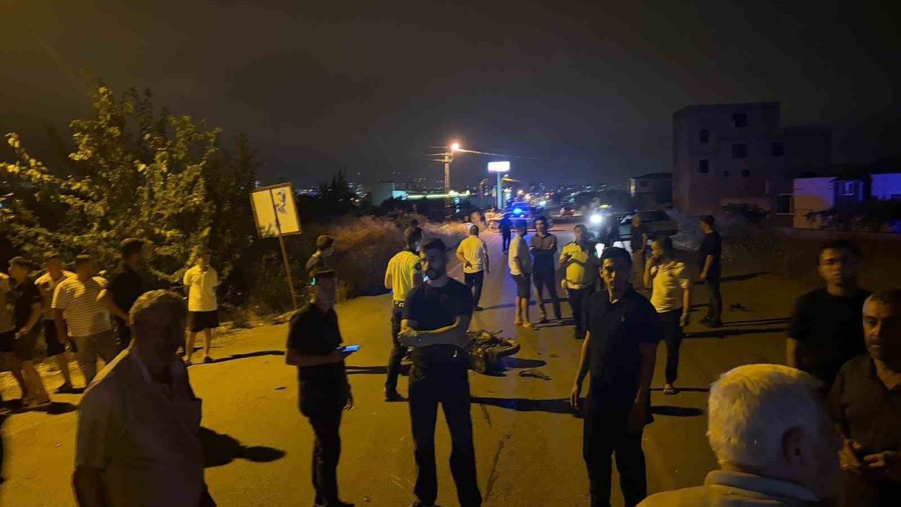 Osmaniye’de otomobil ile motosikletin çarpıştığı kaza kamerada
