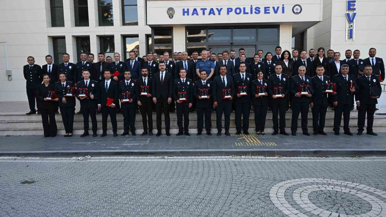 Hatay’da emniyet personeline rütbe takdim töreni düzenlendi