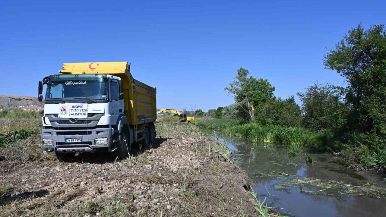 İnönü Belediyesi’nden Sarı Su Deresi’nde kapsamlı temizlik çalışması