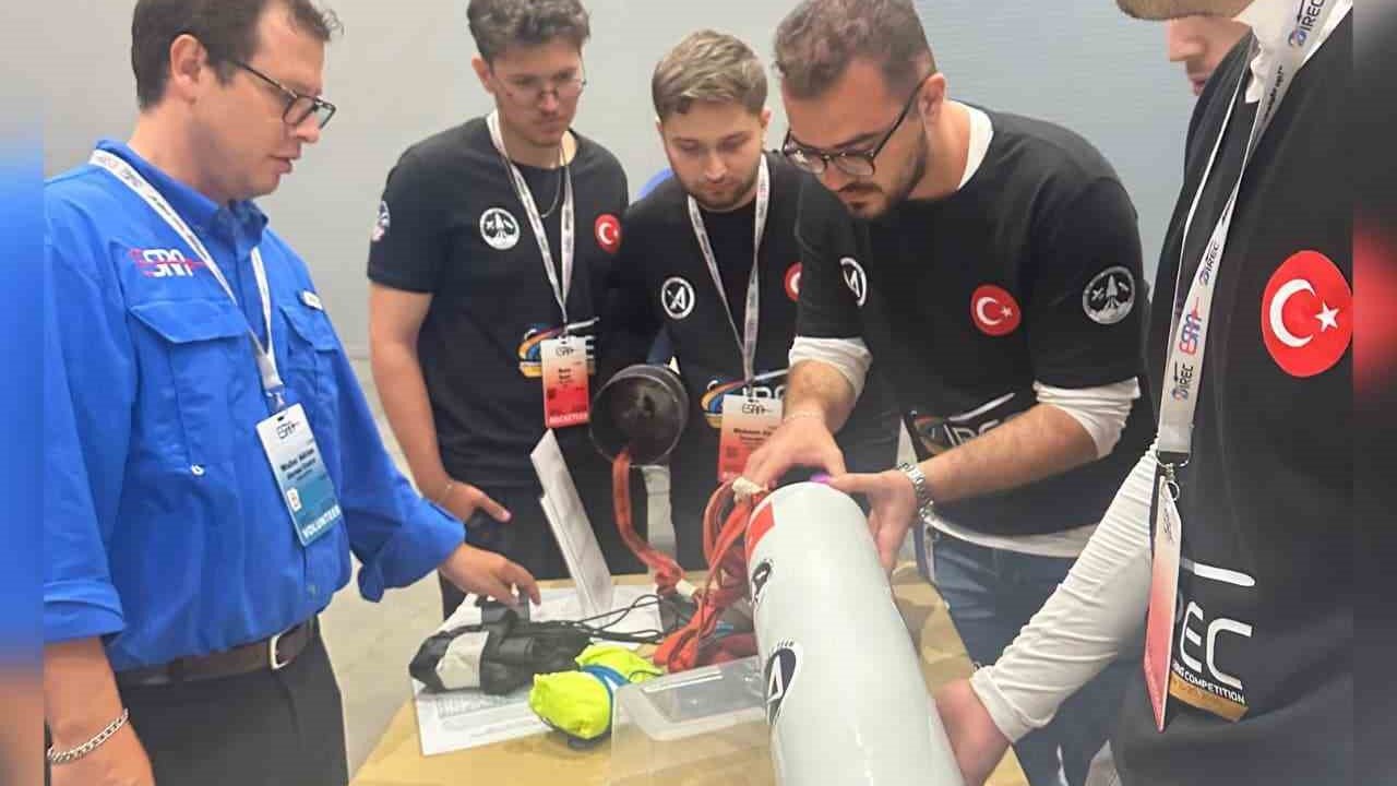 Kapsül Azak Rocket Team ABD’de dünya birincisi oldu