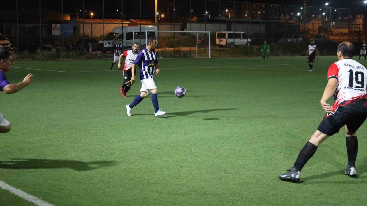Hatay’da 38.Erhan Aksay futbol turnuvası 53 takımın katılımıyla sürüyor