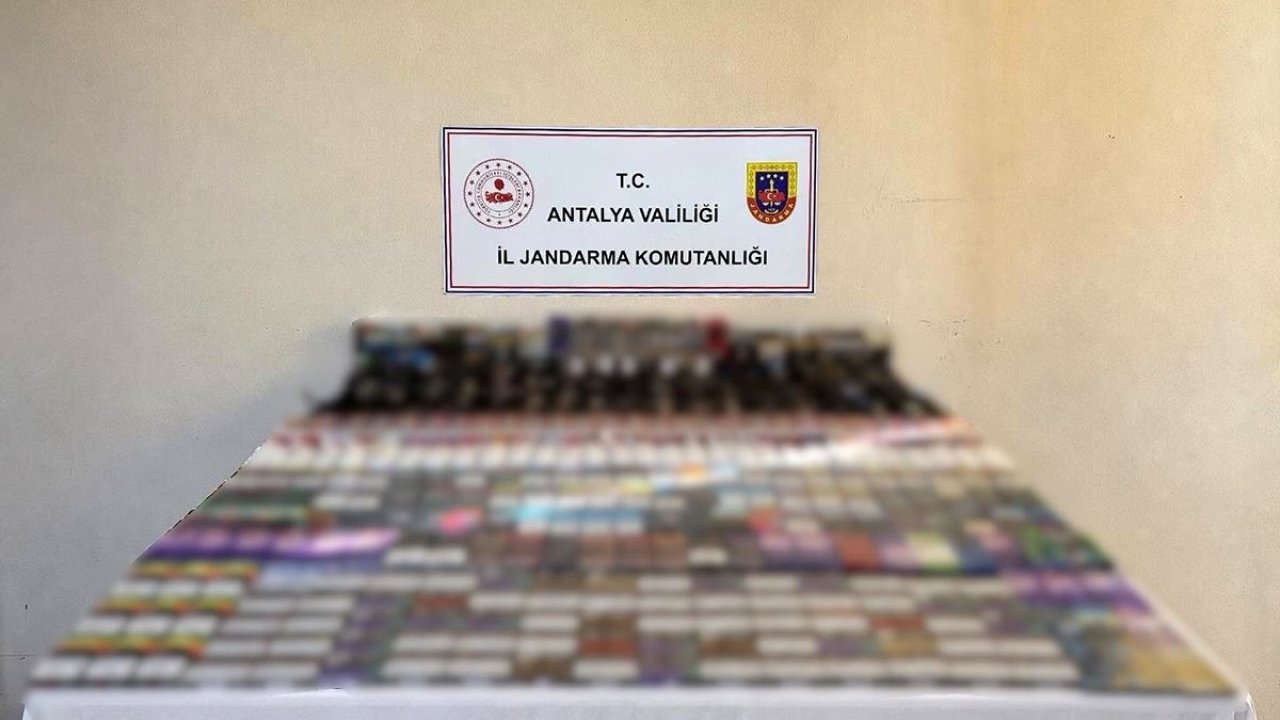 Kemer’de kaçak sigara operasyonu: Bin paket kaçak sigara ele geçirildi