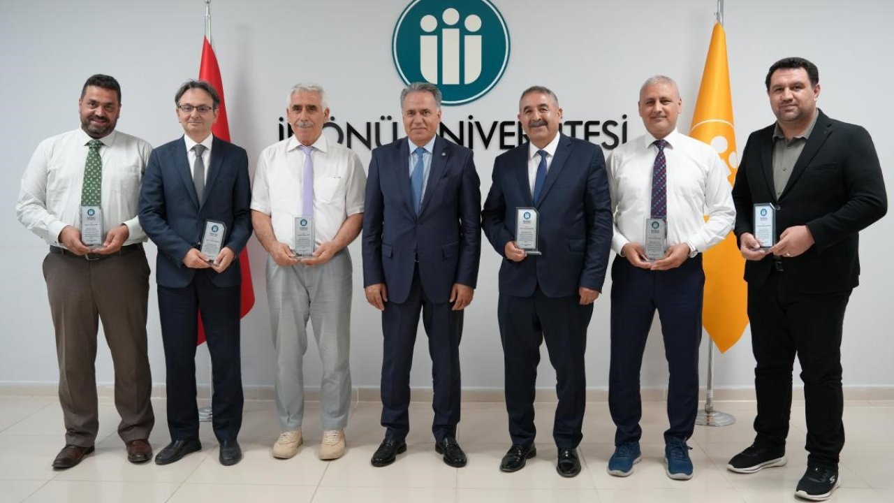 İnönü Üniversitesinde başarılı akademisyenlere araştırma performansı plaketi